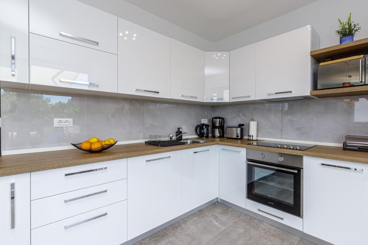 Sabena Apartment With Private Whirlpool 포레치 외부 사진