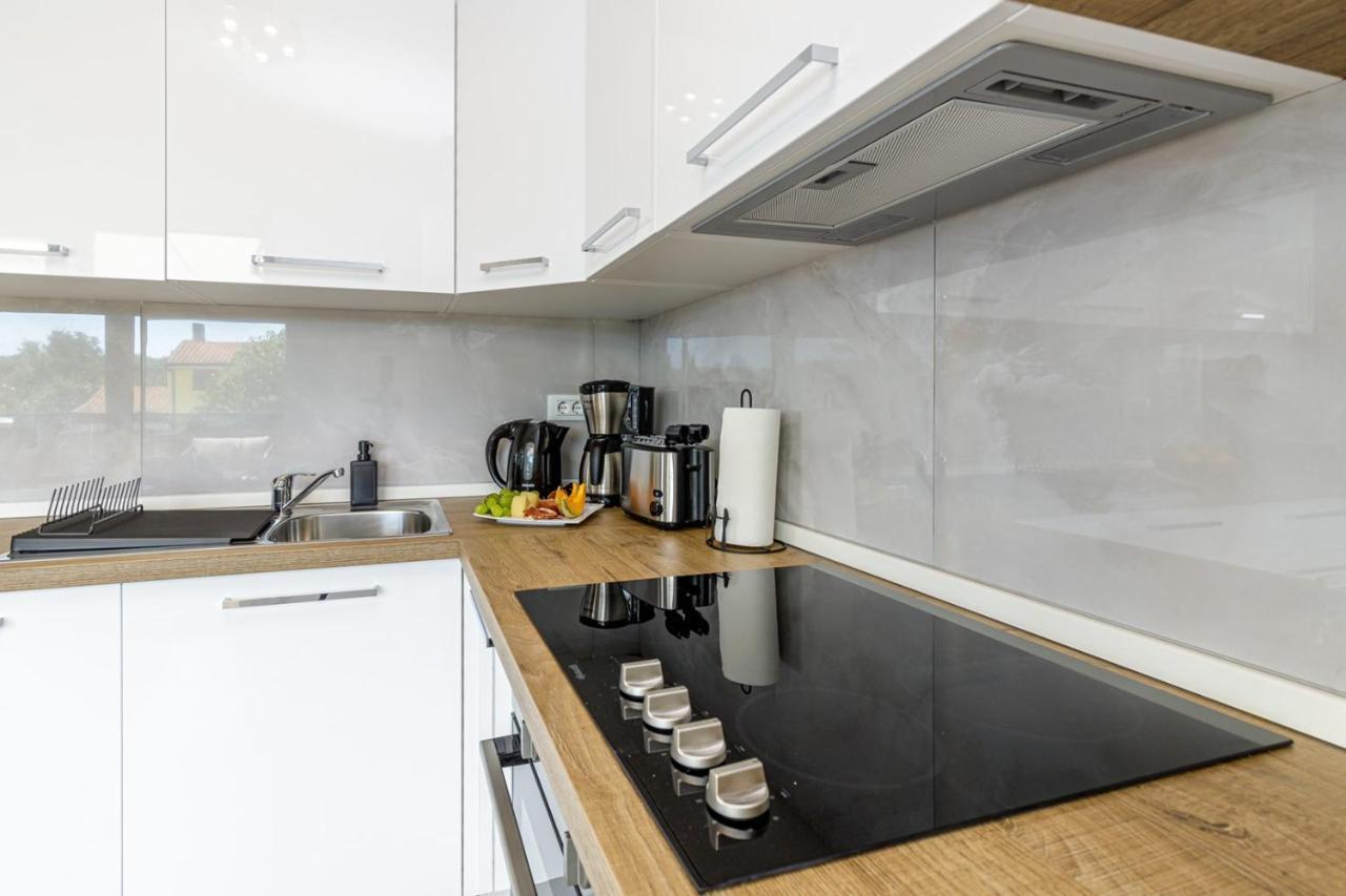 Sabena Apartment With Private Whirlpool 포레치 외부 사진